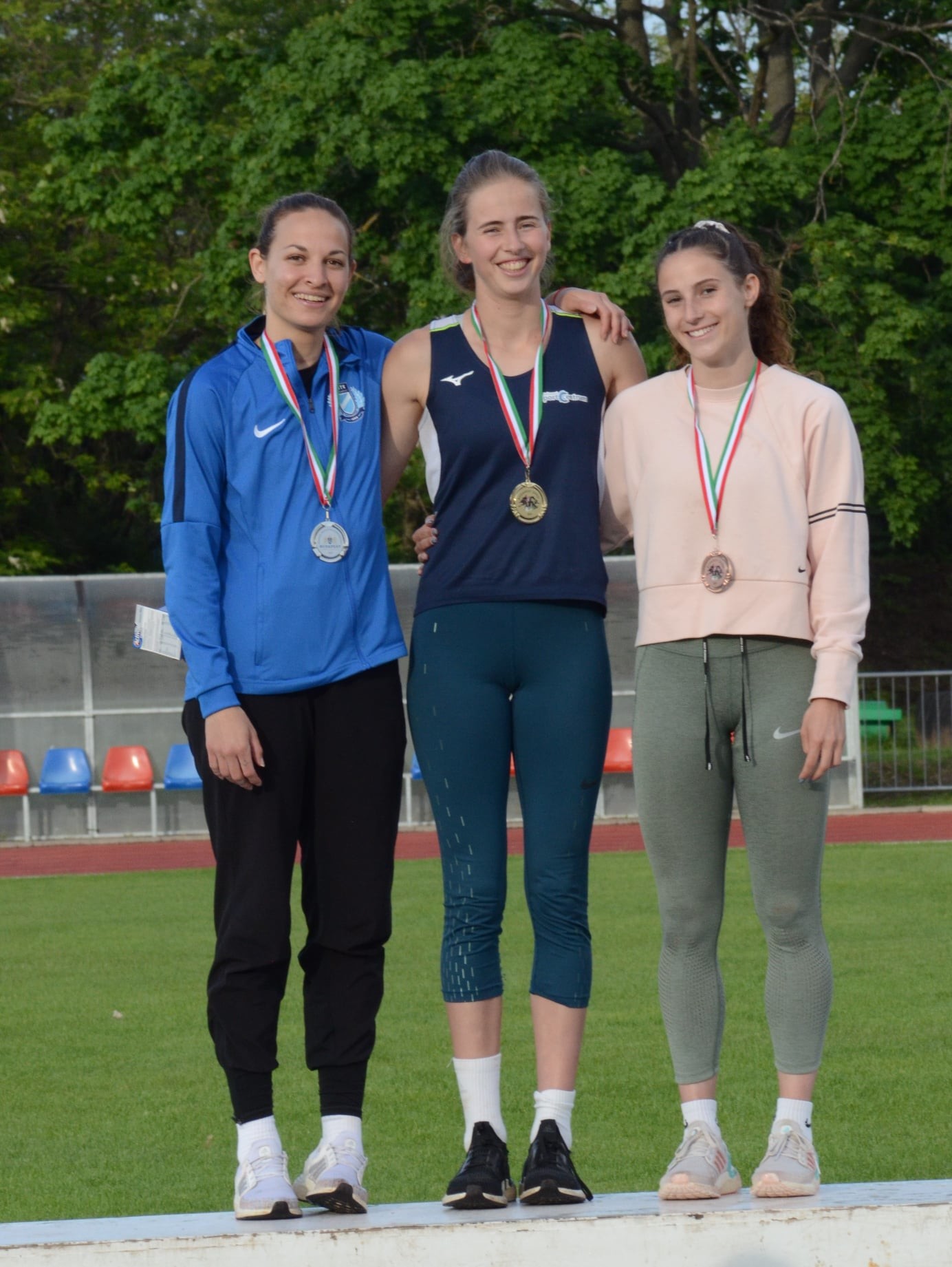 Garamvölgyi Petra (a kép jobb szélén) bronzéremmel tért haza