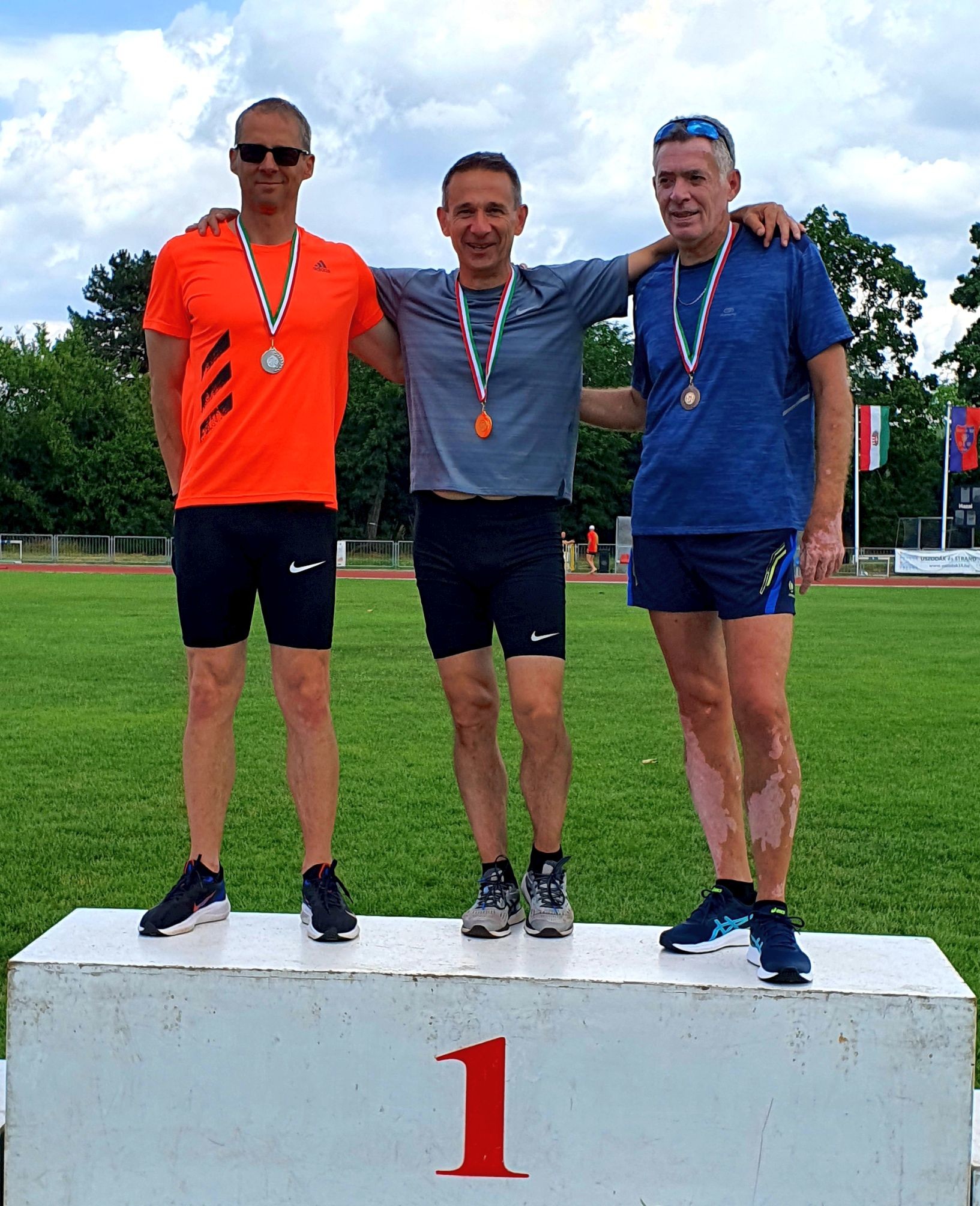 Horváth Lajos a magasugrás eredményhirdetésén