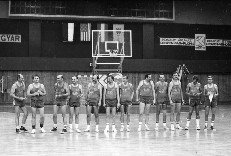 1980, PVSK Öregfiúk, Konzum Kupa. Balról: Gombos A., Kromek S., Pánczél G., Erdősi L., Verbőci J. Metzing T., dr. Gyenge A., Szakács I., Glöckler L., Pálvölgyi I.,Rab J., Szamosi N.