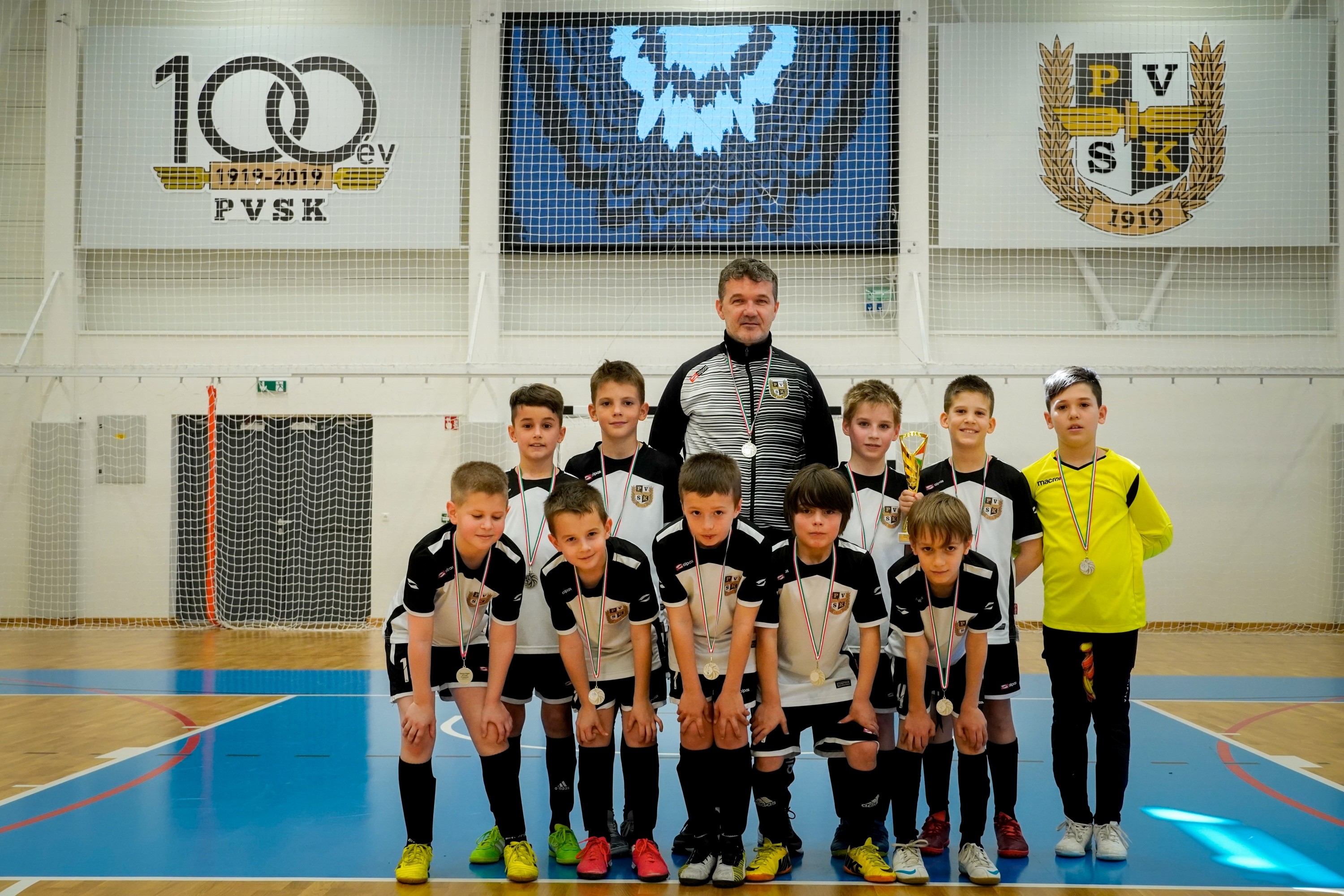 Az ezüstérmes csapat