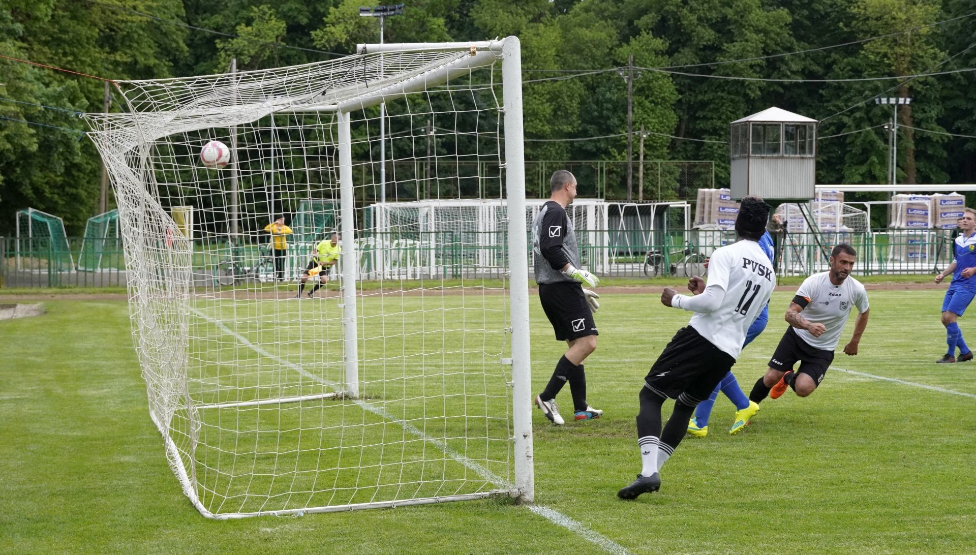 A labda a hálóban, Pilu már ünnepel!